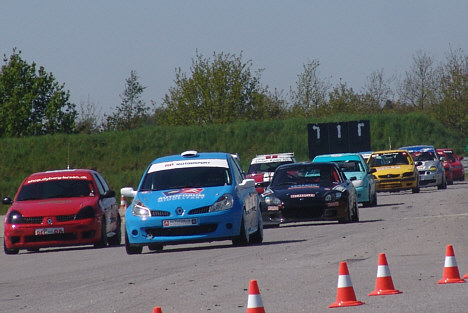 Bilerne der deltager i Danish Endurance Championship er meget forskellige, derfor er de inddelt i tre forskellige underklasser alt efter motor størrelserne, ligesom der er en speciel Clio Division.